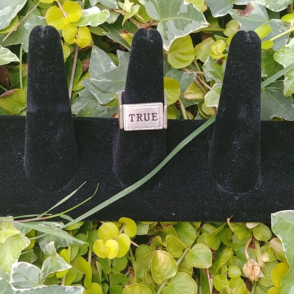 True/False Ring - Picture 4 of 4